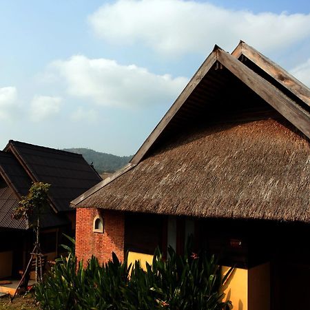 Bu-Ngasari Resort Wang Nam Khiao Exterior foto